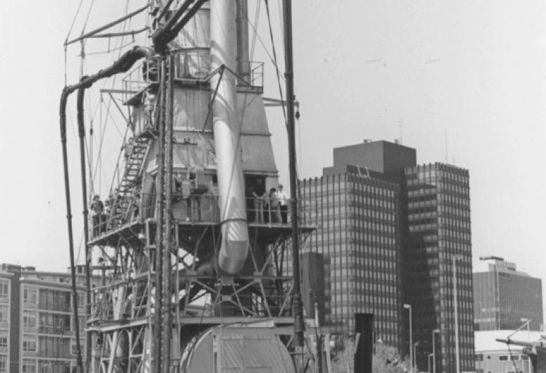 Graanelevator bij Maritiem museum. Collectie 4100_2005-9914-tm-9917-01.