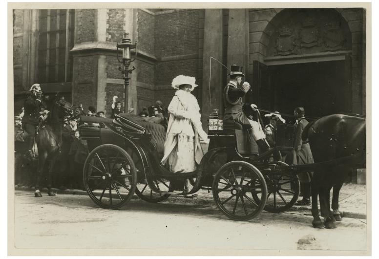 Bezoek koningin Wilhelmina aan de gerestaureerde Sint Laurenskerk. Collectie 4282, XXXIII-306-01-08. Fotograaf L.M. Lammerse