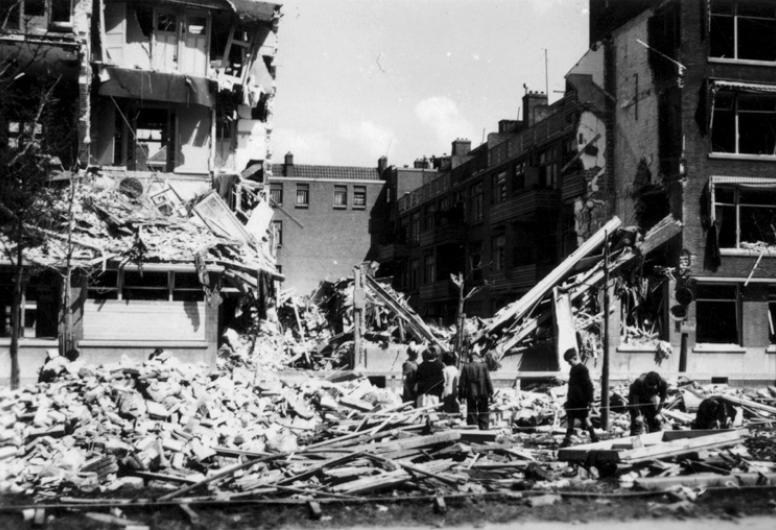 foto van verwoeste panden aan de Savornin Lohmanlaan 122-126