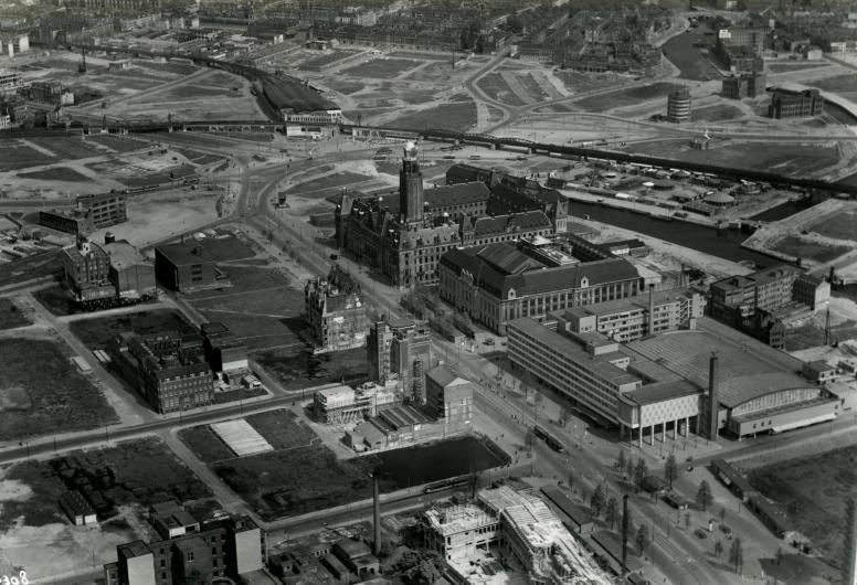Coolsingel en Hofplein luchtopname, 1946. Collectie 4232, nummer 1970-2538