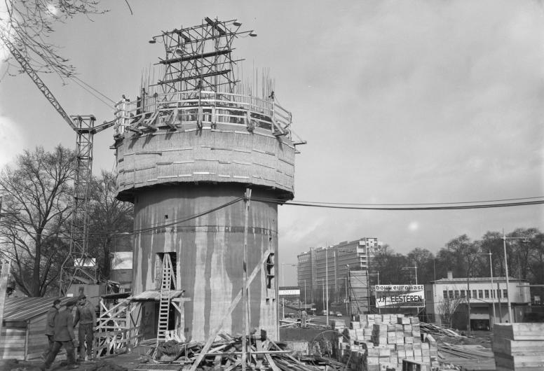 Euromast in aanbouw. Collectie 4121, nummer 3137-2. Fotograaf Ary Groeneveld