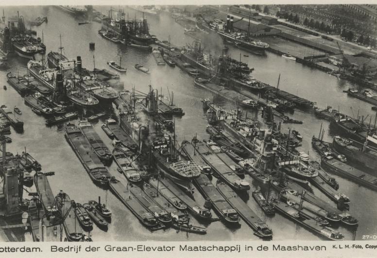 Luchtfoto Maashaven 1925. Collectie 4029, nummer 4389