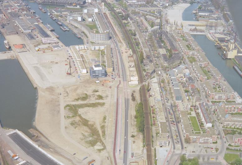 Feijenoord en de Kop van Zuid in 1988. Collectie 4100, nummer 1132. Fotograaf Dick Lemke