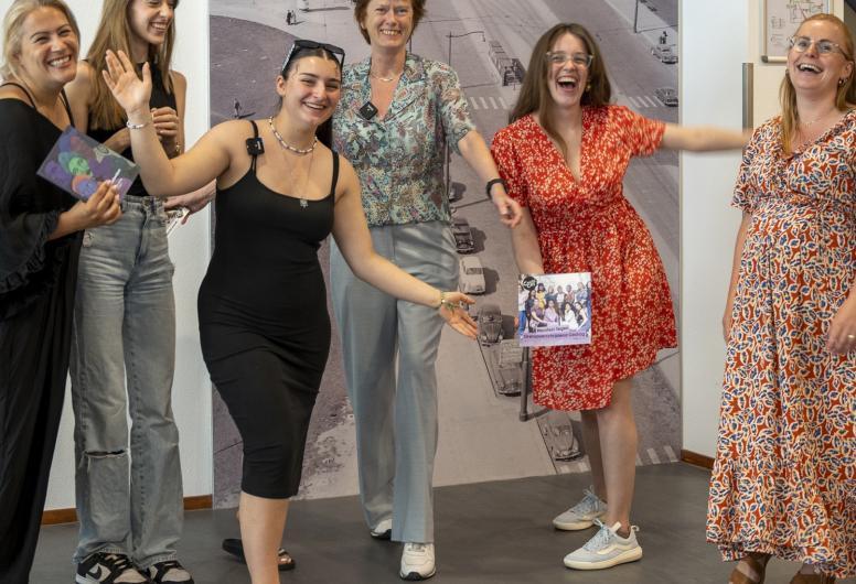 Feestelijke overdracht van archief van Chicks and the city