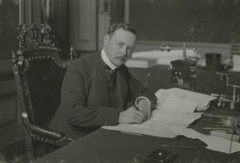 Portret van mr. Alfred Rudolf Zimmerman, sinds 1906 burgemeester van Rotterdam. 1906-1912, geschat. Collectie 4031, portrettenverzameling. M-2947