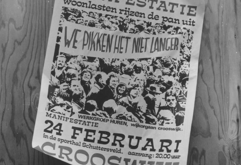 Pamflet tegen de huurverhoging van het Wijkorgaan Crooswijk. foto's Lex de Herder, 1981. Collectie 4121, 2-2005-6325