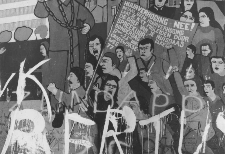 Pamflet tegen de huurverhoging van het Wijkorgaan Crooswijk. foto's Lex de Herder, 1981. Collectie 4121, 3-2005-6324