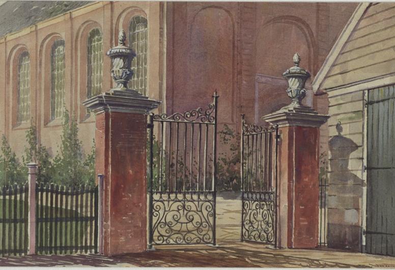 Inrijhek aan de Kerkstraat te Berkel, met gemetselde hekpijlers van het terrein rond de kerk van de Nederlandse Hervormde Gemeente, 1933