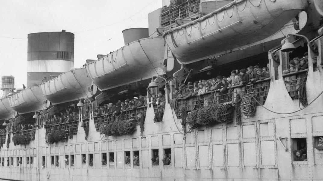 Evacués uit Nederlands-Indië op de Nieuw Amsterdam, 10 maart 1946. Fotograaf Lex de Herder. Collectie 4100, nummer 5212