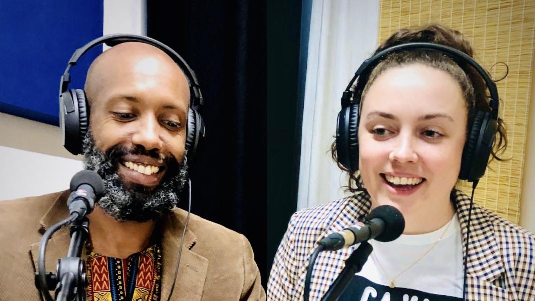 Davidson Rodrigues samen met met historica Marjan Beijering